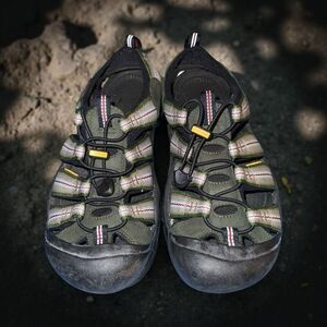 Men’s Keen Newport H2 Forest/Sand Sandals Size 9